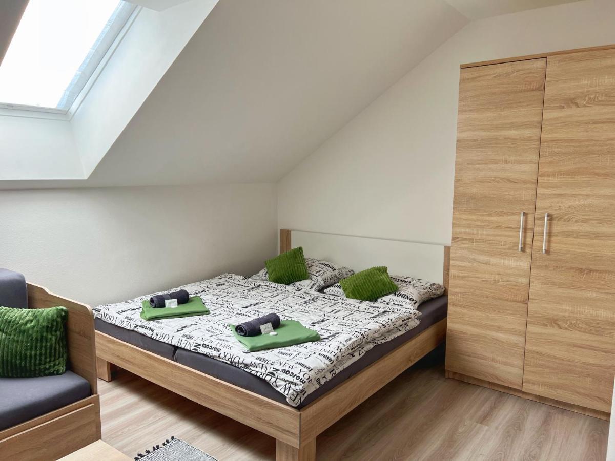 Nad Sklipkem V Satove Homestay Satov